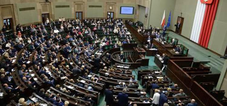 Pools parlement keurt anti-LGBT onderwijshervorming goed