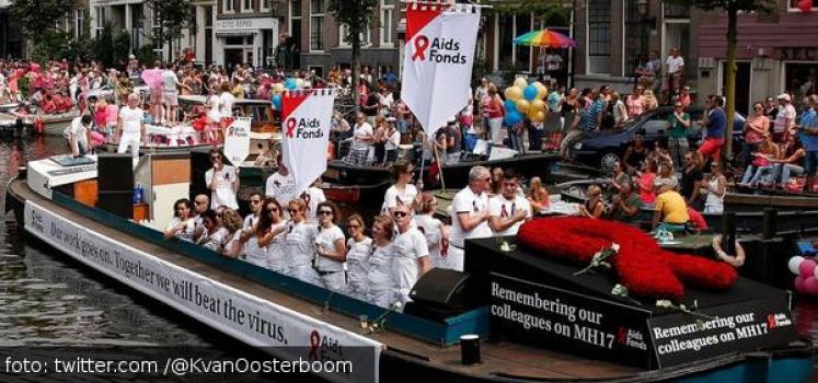 Amsterdamse Canal Pride eert omgekomen aids-onderzoekers MH17 (+video)