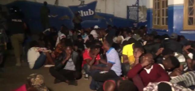 Maar liefst 67 klanten van een homovriendelijk-cafe in Oeganda in verdenking gesteld