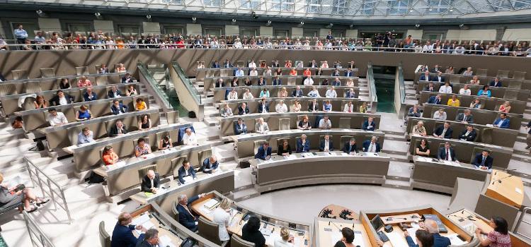 Vlaams Parlement wil LGBTQI+-rechten in Europa beschermen en versterken