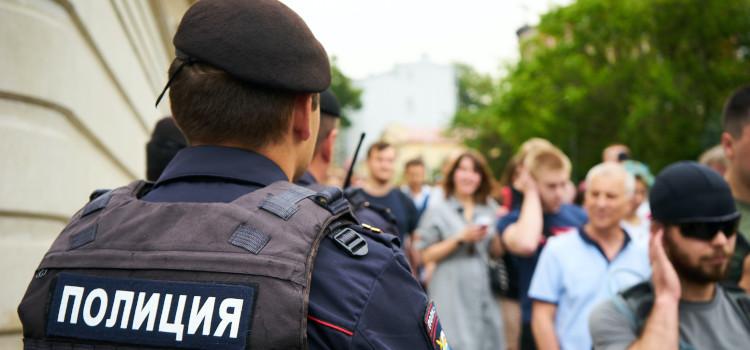 Russische politie valt gaybars binnen na verbod op 