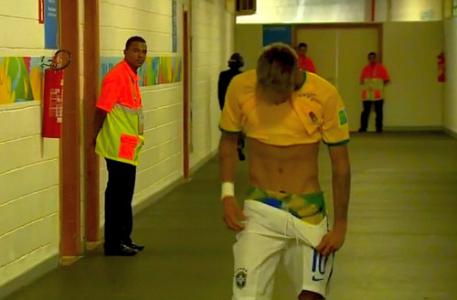 FIFA stelt een onderzoek in naar de onderbroek van Neymar