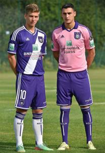 Anderlecht-supporters willen niets weten van 'homo-shirt'